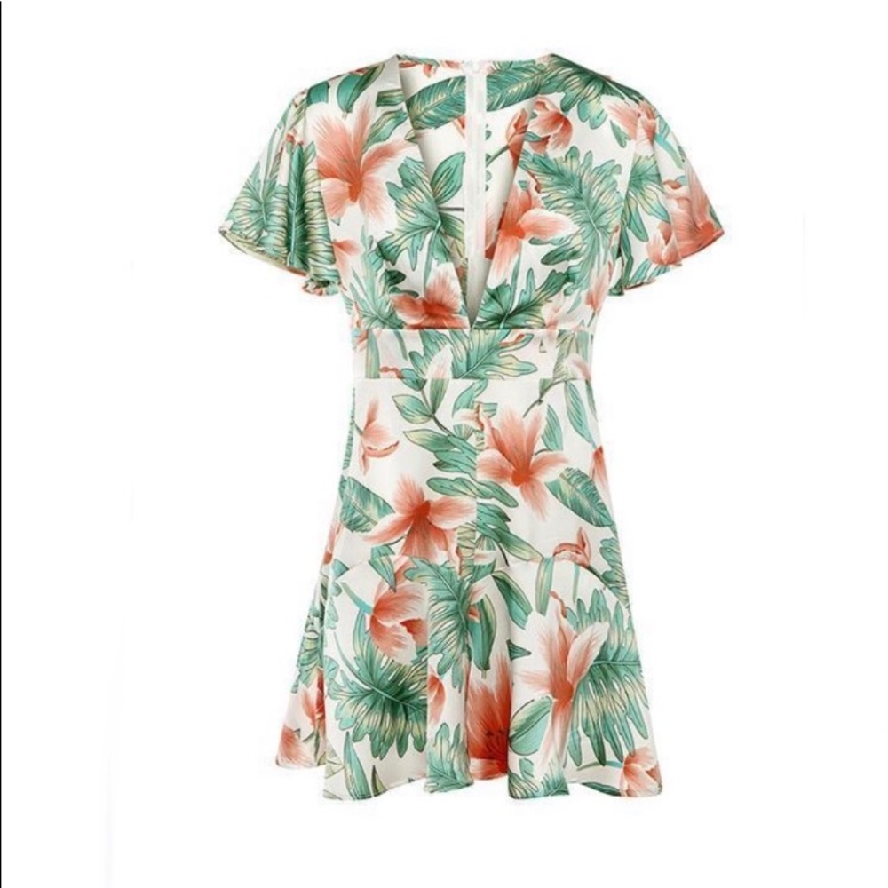 Women’s Leaf Print Deep V-Neck Romper with Ruffled Cap Sleeves. Size Small NWT